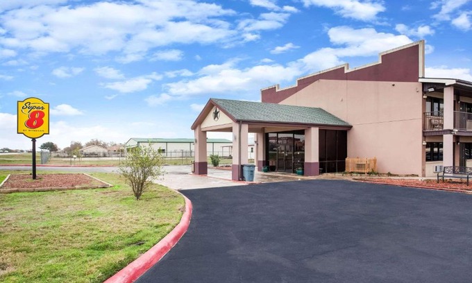 Giddings Hotel | Super 8 by Wyndham Giddings
