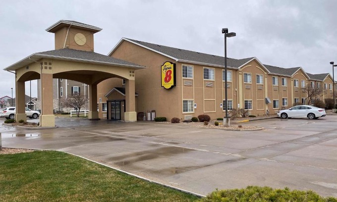 Great Bend Hotel | Super 8 by Wyndham Great Bend
