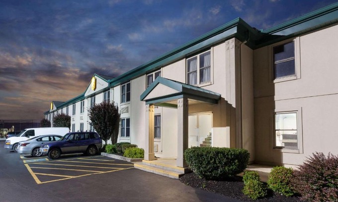Harrisburg - Hershey Hotel | Super 8 by Wyndham Harrisburg Hershey West