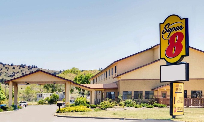 Altamont Hotel | Super 8 by Wyndham Klamath Falls