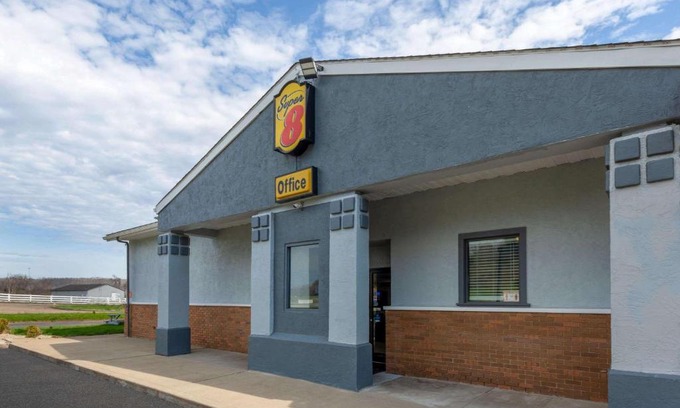 Newcomerstown Hotel | Super 8 by Wyndham Newcomerstown