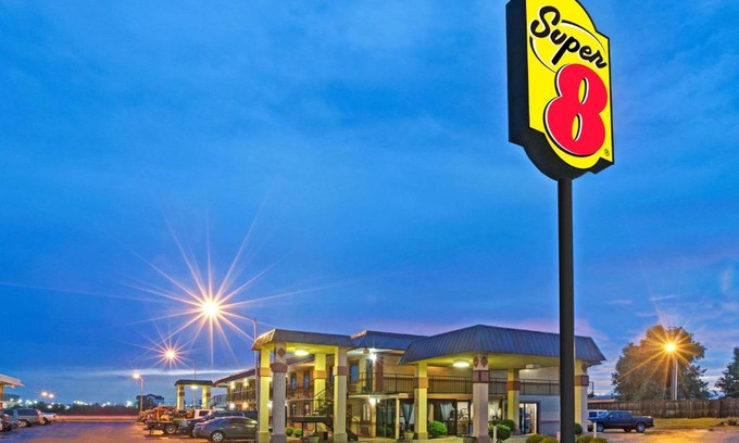 Shawnee Hotel | Super 8 by Wyndham Shawnee