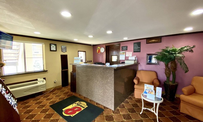 Shawnee Hotel | Super 8 by Wyndham Shawnee