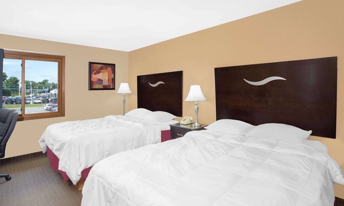 Sheboygan Hotel | Super 8 by Wyndham Sheboygan WI