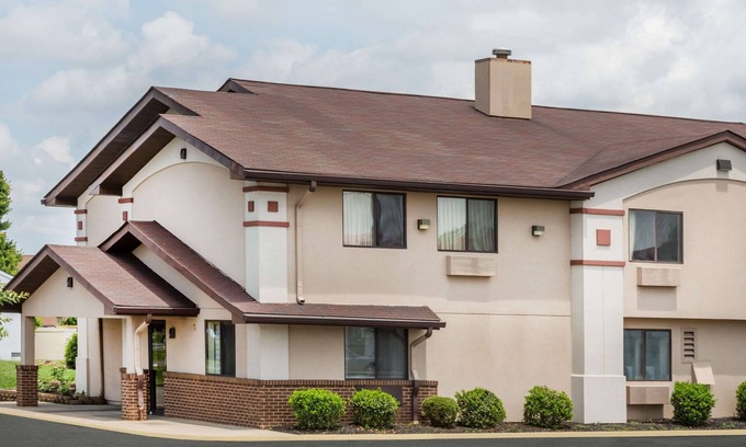 Tappahannock Hotel | Super 8 by Wyndham Tappahannock VA