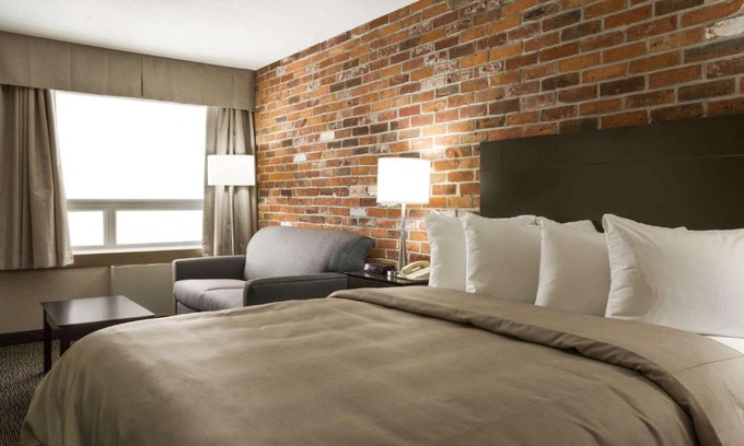 Timmins Hotel | Super 8 by Wyndham Timmins ON