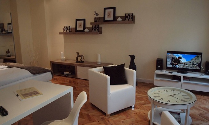 Moabit Apartment | Super * * * Apartment at the main station with garden, washing machine.