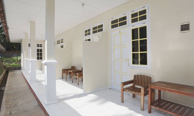 Cangkringan Hotel | Super OYO 1959 Penginapan Kepurun Pawana Indonesia