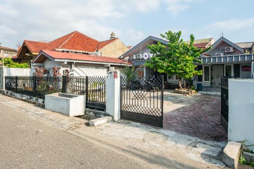 Padang Hotel | SUPER OYO Gandaria Guest House Near Masjid Raya Sumatera Barat