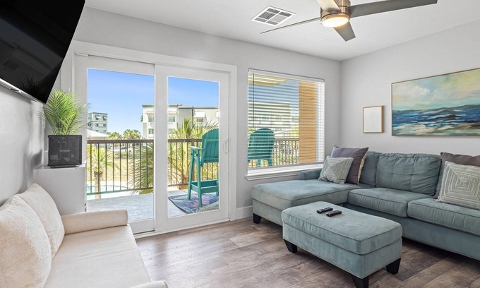 Galveston Condo | Super sweet, ocean and pool views, dogs welcome!