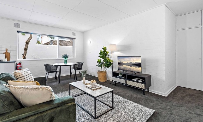 Parkville Apartment | Superb 1-Bed Unit with A Generous Balcony