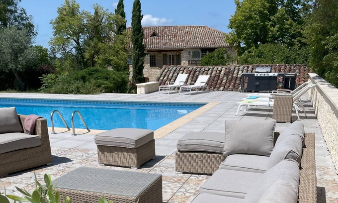 Villeseque House | SUPERB 18th century stone house with heated swimming pool and large garden