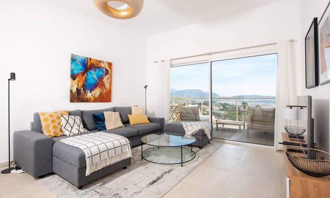 La Madeleine Apartment | Superb 2 bed 2 bath apartment with sea views in Nice