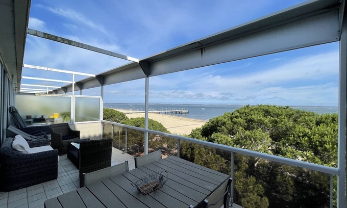 Arcachon Apartment | Superb 2BR in Central Arcachon with Parking and Wifi