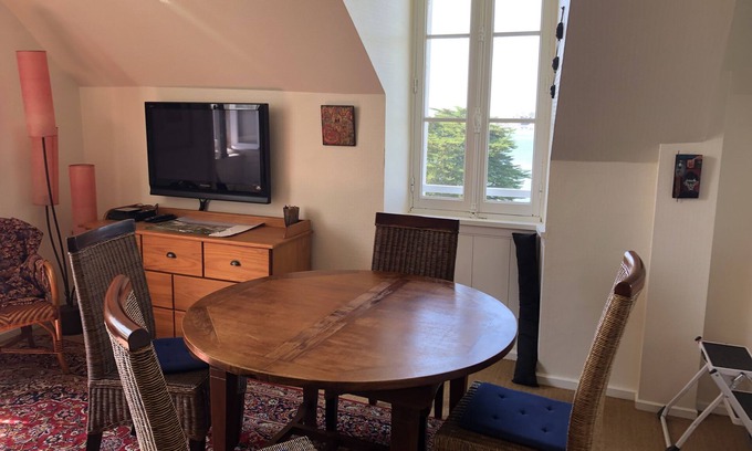 Pleherel-Plage-Vieux-Bourg Apartment | Superb apartment in old villa