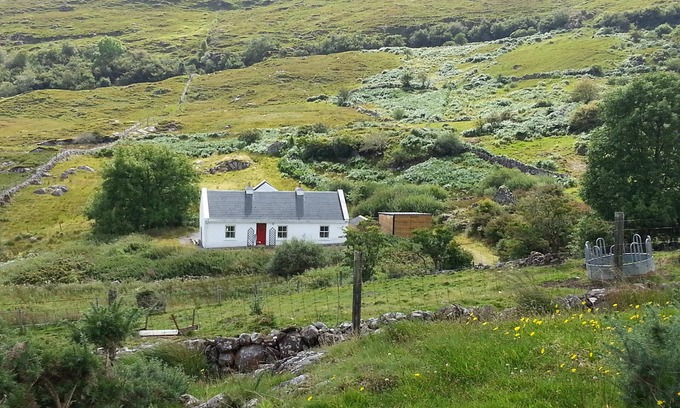 Oughterard House | SUPERB COTTAGE ON 9 ACRES PROPERTY