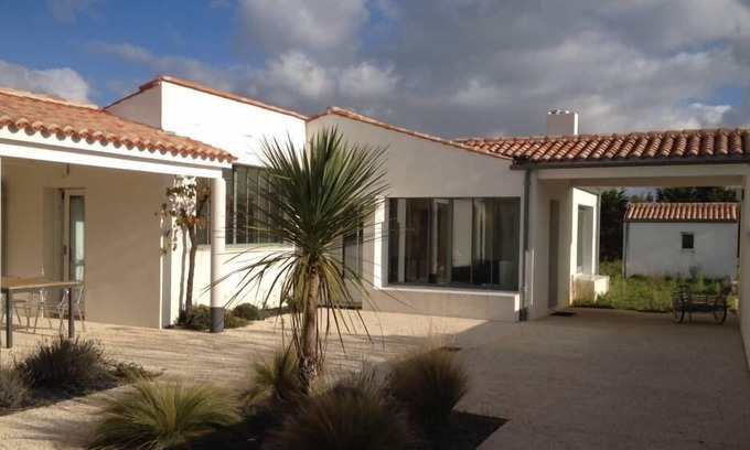 Ile-d'Aix House | Superb family home close to the beach, stylish and pleasant to live in.