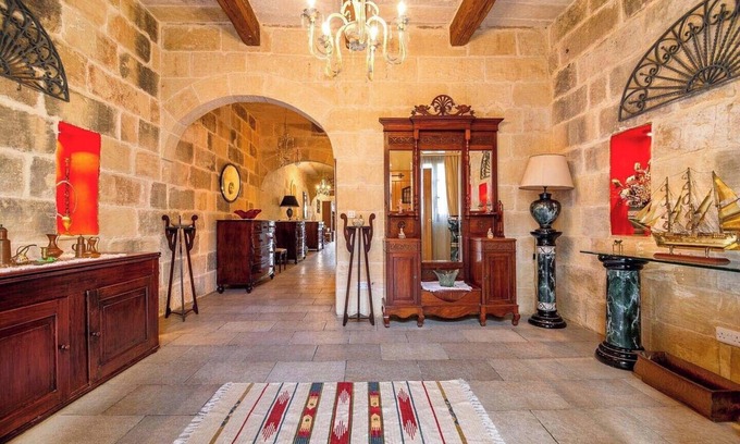 Nadur Villa | Superb five bedroom farmhouse with jacuzzi in Nadur(all ensuite).