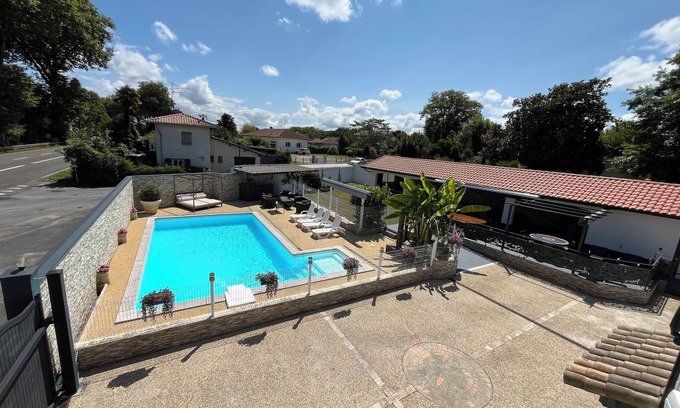 Saint-Martin-de-Seignanx House | Superb 21 person house with spa, swimming pool, billiards, darts and table tennis.