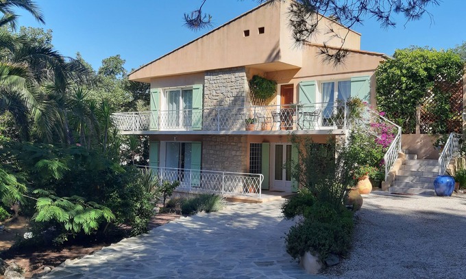 Hyeres Villa | Superb ground floor villa renovated on the top of Hyères 6 minutes from the beaches