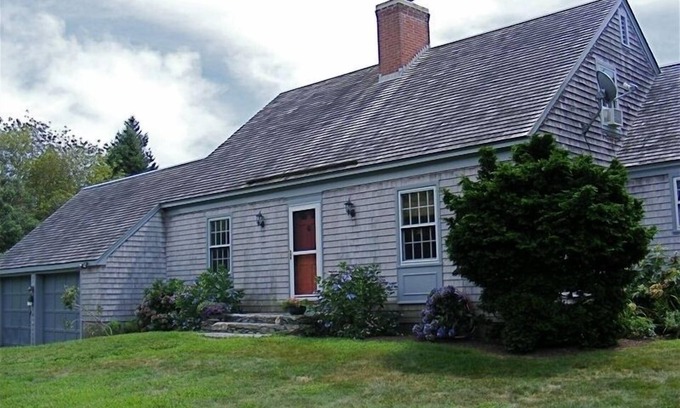 Little Compton House | Superb Location on Quiet Laneway. Just lowered June & September rates!