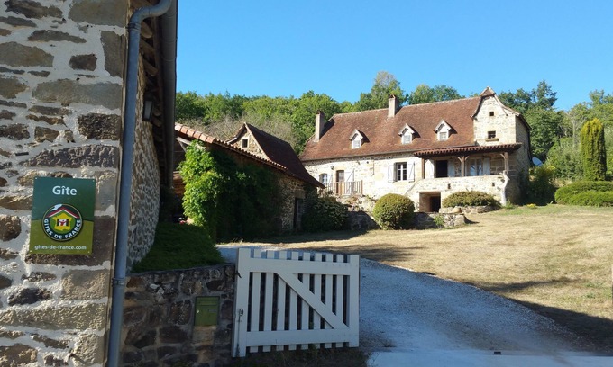 Le Bouyssou House | Superb property: large swimming pool - Tennis court - Boules pitch Up to 17 holidaymakers