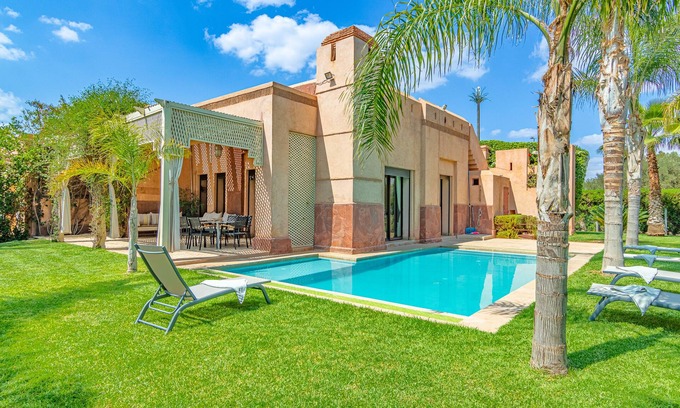 Oulad Hassoune Villa | Superb Villa 6p, Heated Pool 8x4m & Garden not overlooked, FAMILY ONLY