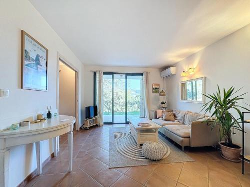 Saumane-de-Vaucluse Apartment | Superbe appartement dans golf 4 étoiles