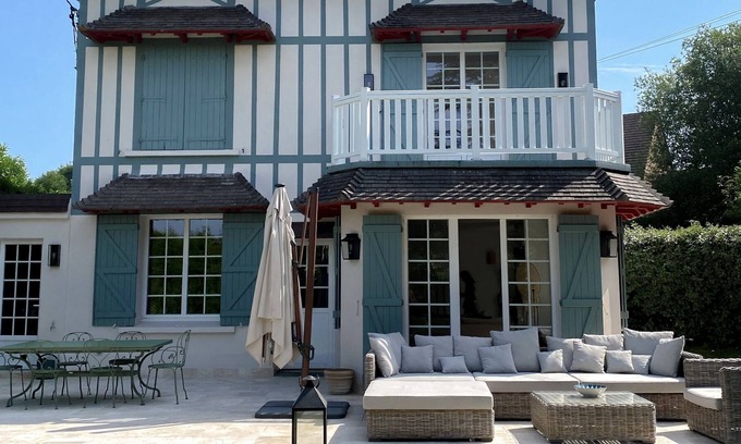 Touques House | Superbe Villa with garden, calm and sunny, close to beaches