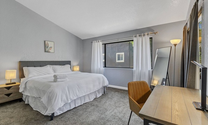 Spring Valley Apartment | Superhost 5 Star ⭐ Service with 2 Bedrooms