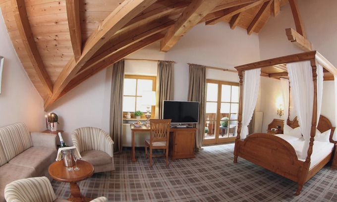 Ettal Hotel | Superior Double Room (hillside and forest view) - Hotel Blaue Gams
