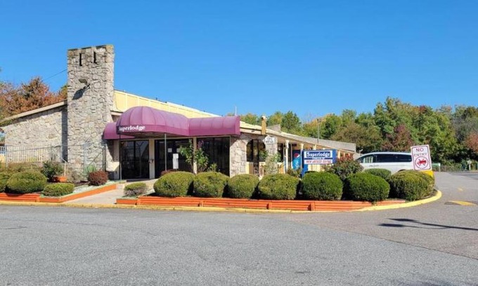 New Castle Hotel | Superlodge
