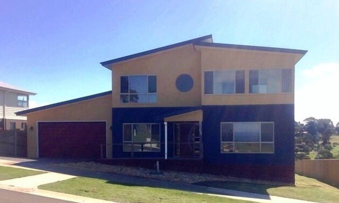 Lake Bunga House | Sur La Mer - On the Sea