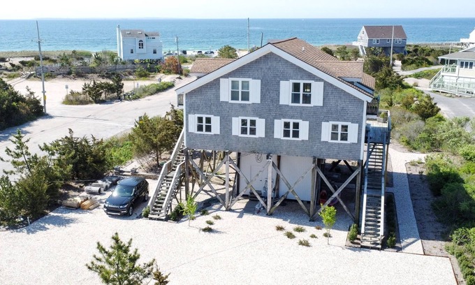 Charlestown House | Surf House - Charlestown Beach