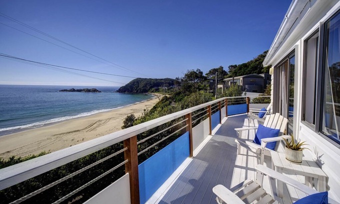 Seal Rocks House | SURF SHACK BOAT BEACH - BYO LINEN