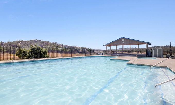 Oak Shores House | Surf Shack- Exclusive Lakefront 5bd w/Boat Slip