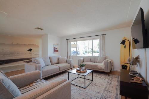 Cocoa Isles House | Surfers Corner - Stunning 4BR Waterfront Retreat