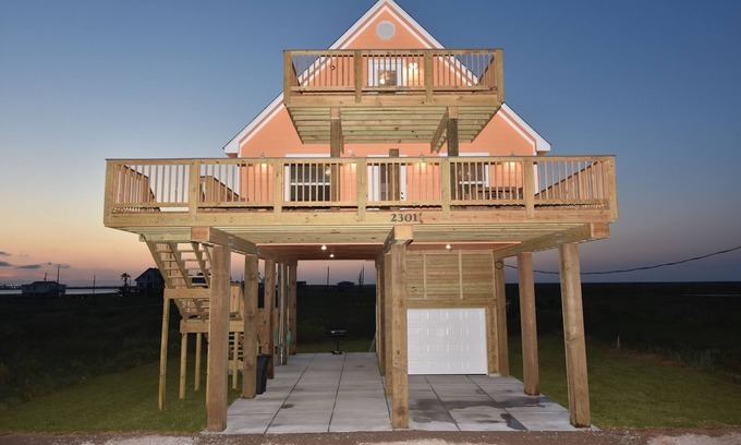 Surfside Beach House | Surfside 3BR Beach BungalowOcean&Bay Views,stepsfromtheOcean! Snow Birds Welcom
