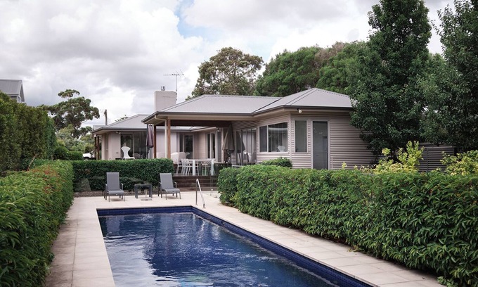 Mount Martha House | Surrounded by trees and minutes to the beach