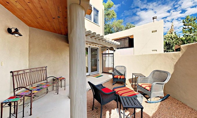 Northeast Santa Fe Apartment | Susan's Hideaway Unit B