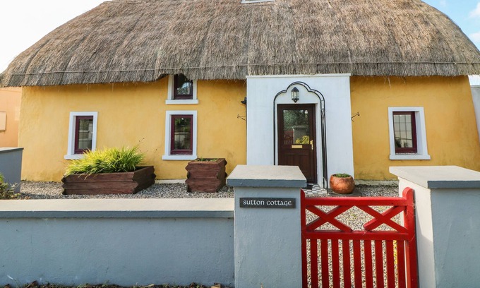 Lady's Island Cottage | SUTTON COTTAGE, pet friendly in Rosslare Harbour, County Wexford