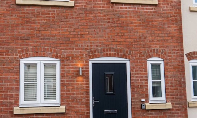 Skegby House | Sutton House Three-bedroom house in Central Sutton-in-Ashfield