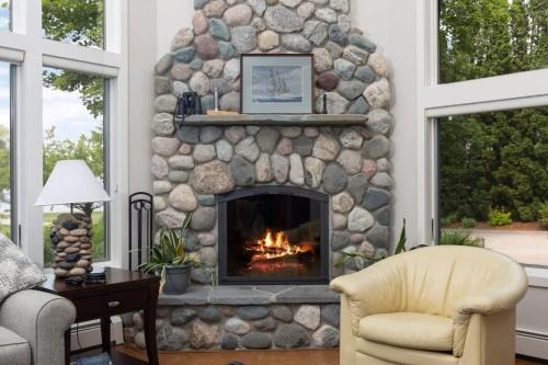 Suttons Bay House | Suttons Bay Beach House Private Beachfront