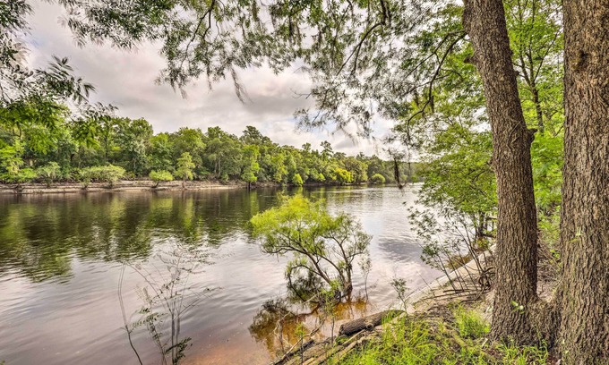 Branford Cabin | Suwannee Riverfront Home: Grill, Near Springs