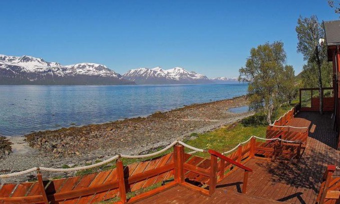 Lyngen House | Svensby Villa Sleeps 5 WiFi