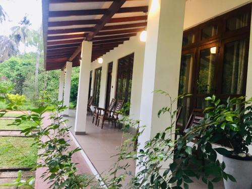 Habarana House | Swan Lake Habarana