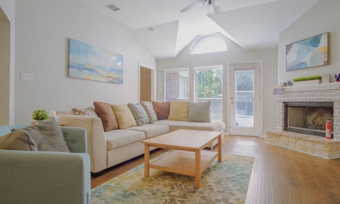 Central Arlington House | Sweet and Smart home only minutes away from AT&T Stadium