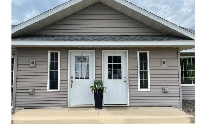Crosby Apartment | Sweet Escape, next to C-I bike/snowmobile trail.