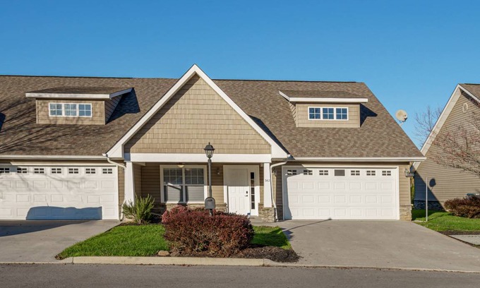 Pigeon Forge Cottage | Sweet Pea Cottage Updated furnishings arcade game HOA Community Outdoor Pool