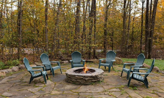 Pocono Pines Apartment | Sweet William A Lake Naomi Chalet Membership